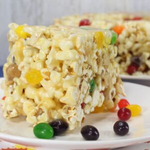 Popcorn cake on a white plate