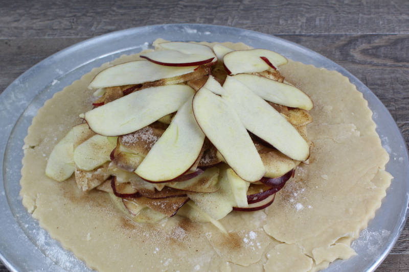 apples on uncooked crust